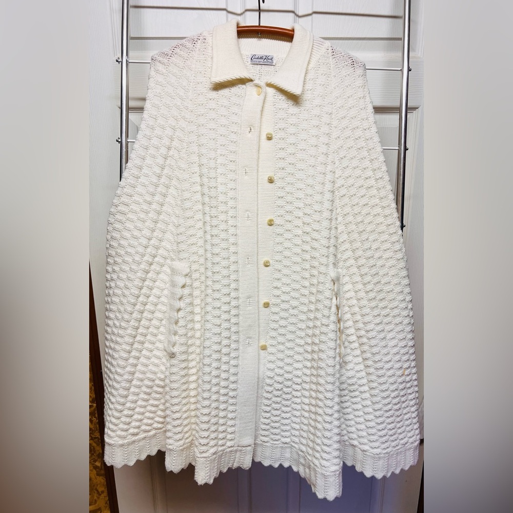 Vintage cream white Knit sweater Button-Up Cape Shaw